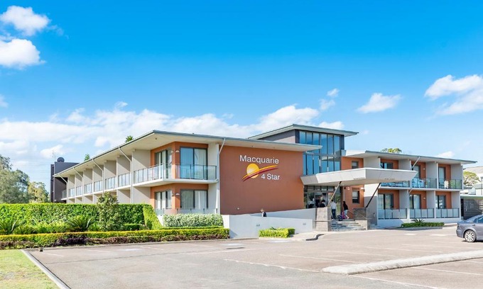 Argenton Hotel | Discover Macquarie: A 4-Star Haven with Family-Friendly Amenities