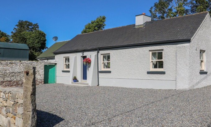 Macreddin Village Cottage | Family-Friendly MACREDDIN ROCK HOLIDAY COTTAGE in Wicklow