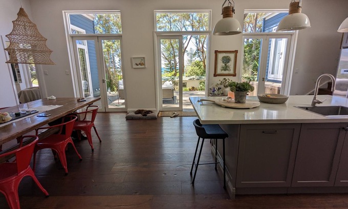 Macmasters Beach House | Macs Beach House - Classic Cottage Steps from the Ocean