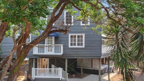 Macmasters Beach House | Discover Macs Beach House: A Coastal Retreat Awaits
