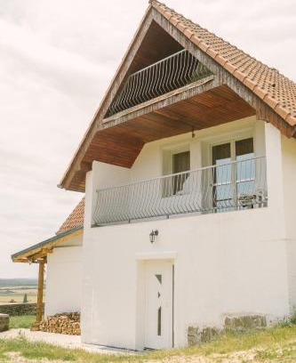 Kissomlyo House | Family-Friendly MacskaFészek Vendégház with Kitchen Amenities