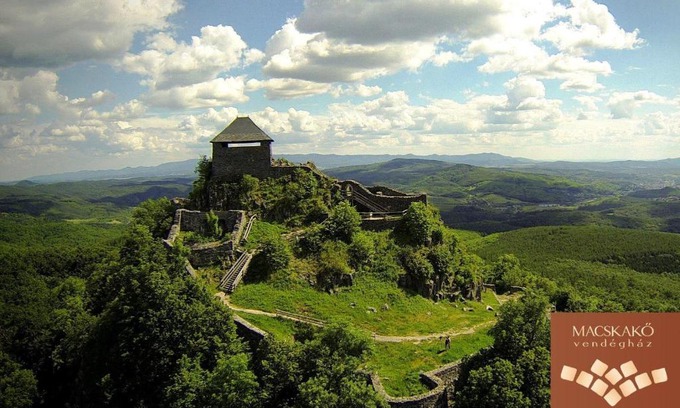 Somoskoujfalu House | Top-Rated Family Stay at Macskakő Vendégház with Kitchen
