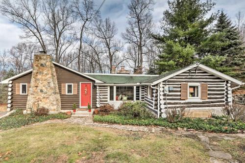 Seisholtzville House | Inviting Macungie Cabin with Fireplace Near Bear Creek