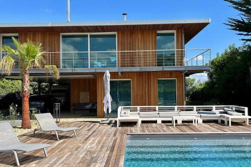 Gujan-Mestras Villa | Madère Villa: Private Pool & Breathtaking Ocean Views