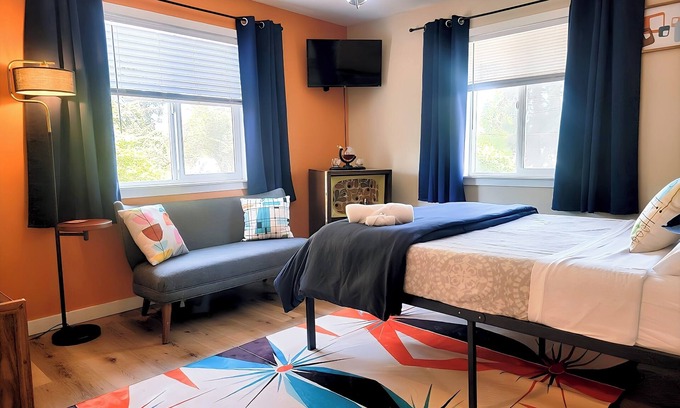 Southeast Salem Apartment | Retro Retreat: Mid-Century Style with Unique Amenities
