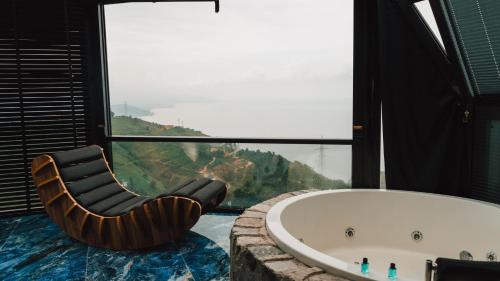 Ardesen House | Relax at Madağ Bungalov with Oceanfront Views & Pool