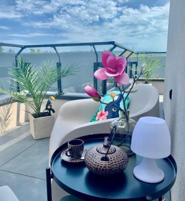 Keszthely Apartment | Oceanfront Madagascar Apartman Keszthely - Guest Rated 9.8