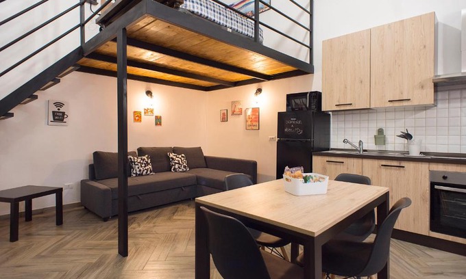Quartieri Spagnoli Apartment | Top-Rated Family Stay at Madaleni Home Plebiscito