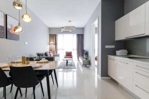 Petaling Jaya Apartment | Elegant Madam Design 2: Oceanfront Bliss in Kota Damansara
