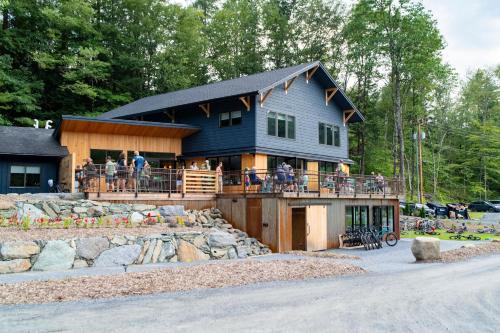 Waitsfield Hotel | Relax at Madbush Falls: Family-Friendly Retreat with Dining