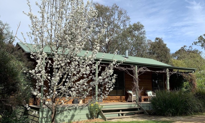 Coldstream Cottage | Relax at Maddens Cottage in Yarra Valley Wine Country
