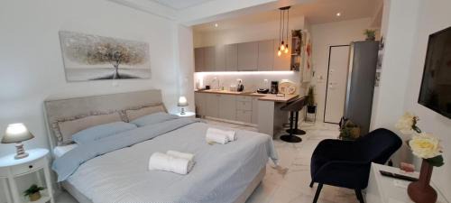 Koukaki Apartment | Family-Friendly Maddie's Apartment for Memorable Getaways