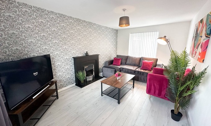 Middlesbrough House | Cozy Maddren House: Pet-Friendly Retreat with Breakfast