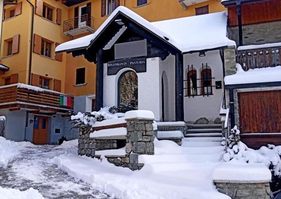Madesimo Bed & Breakfast | Pet-Friendly Retreat at MadeBoutique Rooms for Families