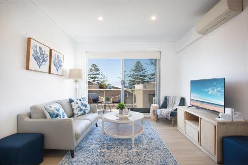 Dee Why Apartment | Trendy MadeComfy Apartment Steps from Dee Why Beach