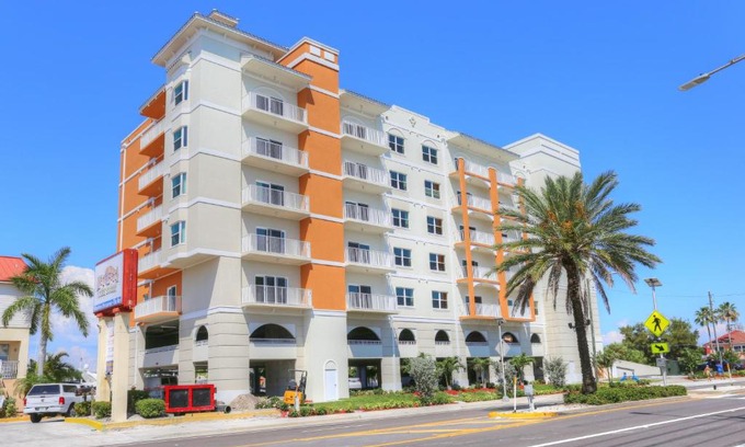 Madeira Beach House | Pet-Friendly Madeira Bay Resort with Pool & Hot Tub Amenities