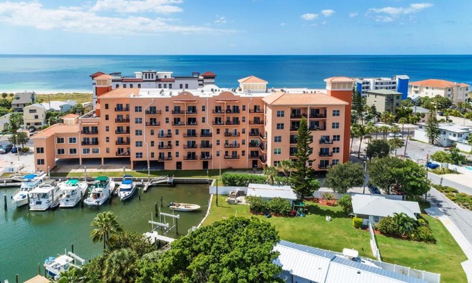 Madeira Beach Resort | Relax at Madeira Bay Resort II with Pool & Pet-Friendly Amenities