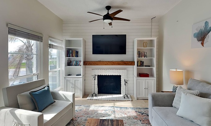 Madeira Beach Condo | Relax at Madeira Beach Yacht Club 247F with Pool Views