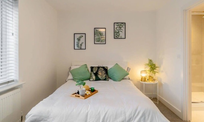 Reading House | Convenient Stay Near Madejski Stadium with Free Parking