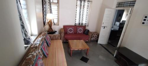 Central Pune Apartment | Madhav Bhavan Guest House: Pet-Friendly Family Retreat