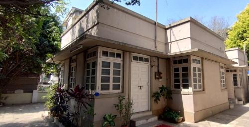 Central Pune House | Pet-Friendly Madhav Bhavan Guest House - Rated 9.7/10!
