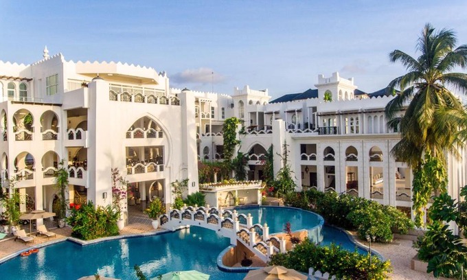 Mbweni Hotel | Relax at Madinat Al Bahr Business & Spa Hotel: Oceanfront Bliss
