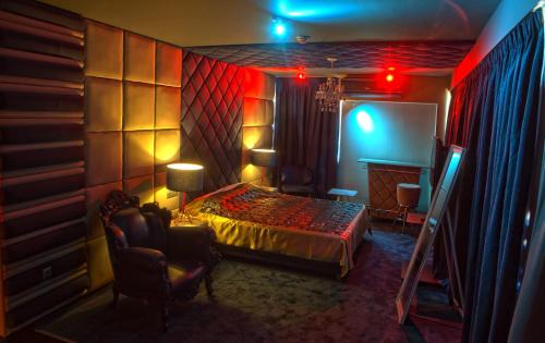 Athens Hotel | Relaxing Retreat at Madison with Breakfast & Hot Tub Access