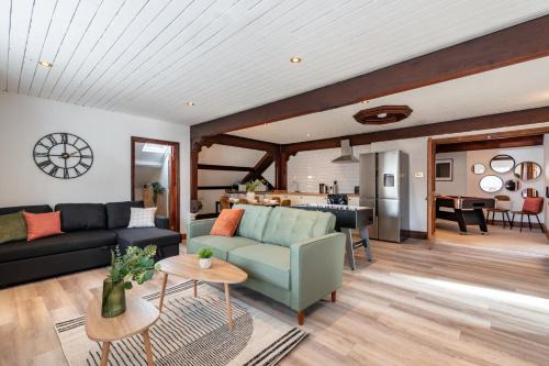 Cwm Frwd Oer Apartment | Charming Madison House: Unique Converted Church Stay