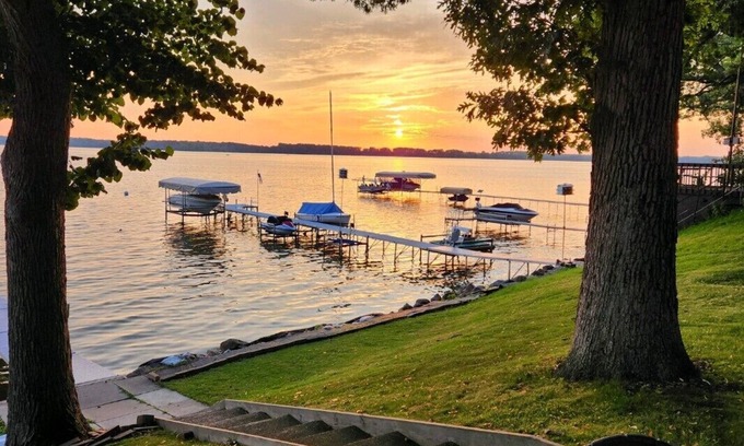 McFarland Cottage | Lakefront Cottage Near Downtown Madison with Scenic Views