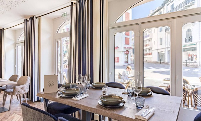 Saint-Jean-de-Luz City Center Hotel | Elegant Madison Saint Jean de Luz with Pool and Spa Amenities