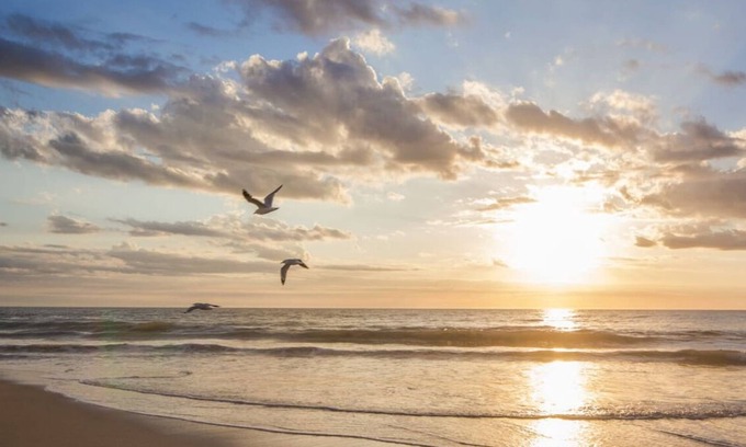 Madora Bay House | Family-Friendly Beach Retreat with Ocean Views & More