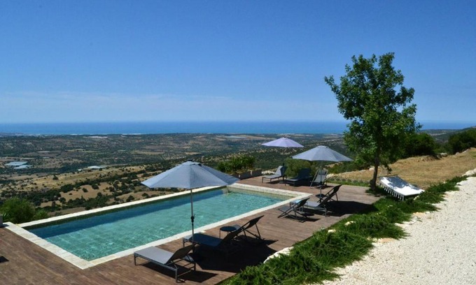 Ragusa House | Oceanfront Madre Hotel: Rated 9.8 with Pool & Spa