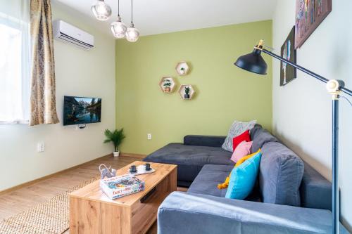 Oborishte Apartment | Discover Madrid: 2-Bedroom Near Metro with Free Parking