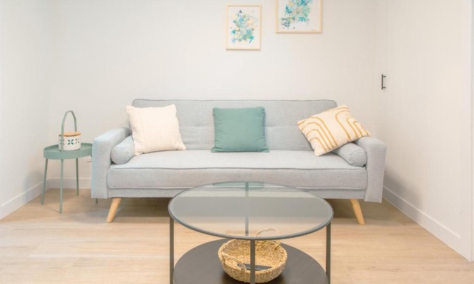 Trafalgar Apartment | Discover Family-Friendly Madrid Chamberi - 4-Star Stay