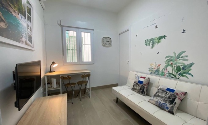 Arganzuela Apartment | Relaxing Stay at Madrid Delicias III with Spa & Breakfast