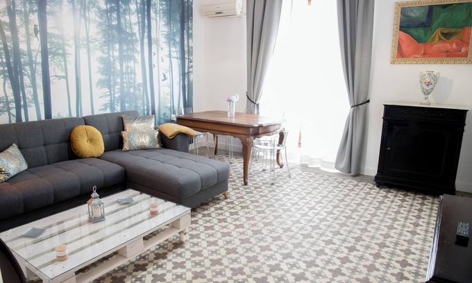 Sol Villa | Elegant Vintage Apartment Steps from Plaza Mayor - Guest Rated 9/10