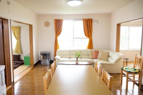 Furano Apartment | Cozy Maeda Forestry House: Child-Friendly Retreat