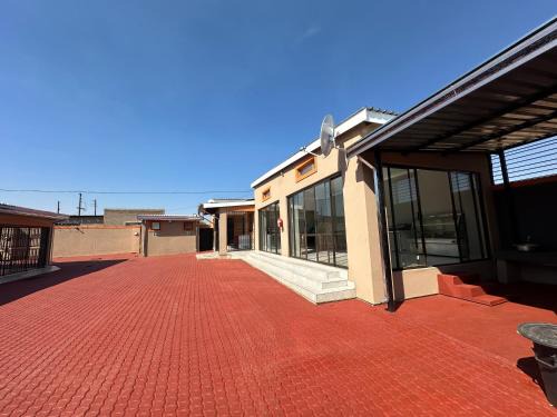 KwaMhlanga House | Maekano guesthouse