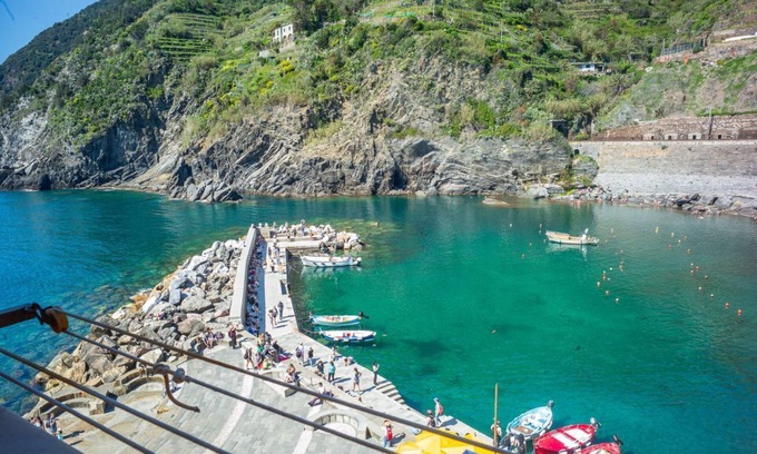 Vernazza Apartment | Unmatched Maemuna Sea View Apartment with Pet-Friendly Amenities