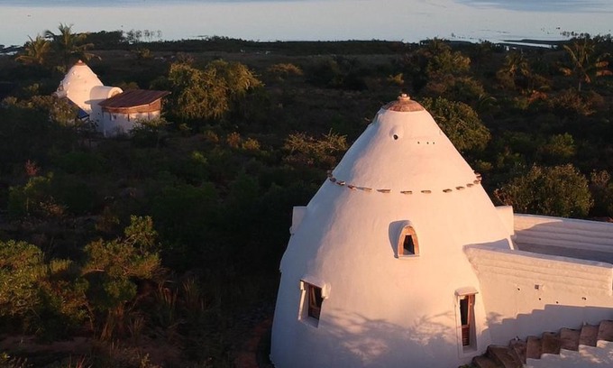 Inhambane House | Pet-Friendly Mafu Haus with Oceanfront Views and Breakfast