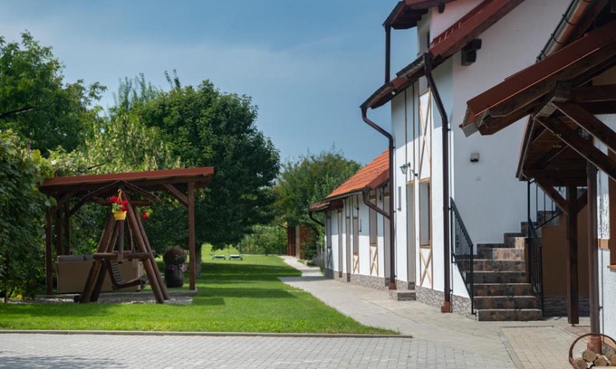 Cartisoara House | Family-Friendly Magda Garden with Kitchen & 9.9 Guest Rating