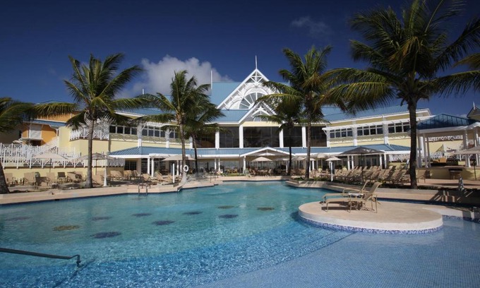 Lowlands Hotel | Relax at Magdalena Grand Beach & Golf Resort: Oceanfront Oasis