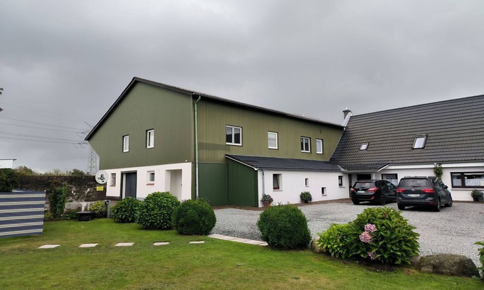 Hoffnung Apartment | Guest Rated 10/10: Family-Friendly Magdalenenhof Apartment