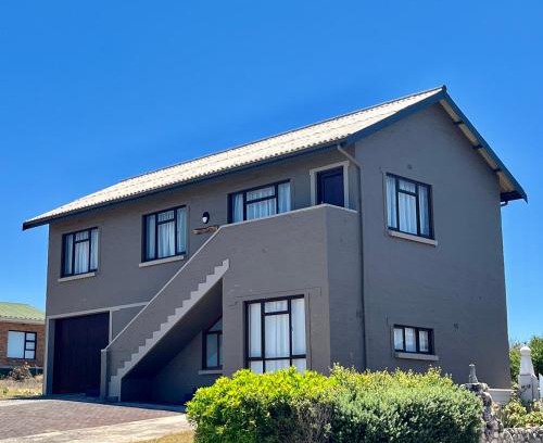 Witsand House | Child-Friendly Magdamol Holiday Home with Great Reviews