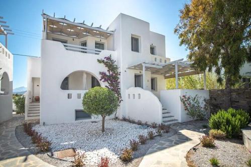 Agios Prokopios House | Oceanfront Retreat at Magganari Home Stelida Naxos