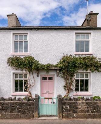 Cartmel House | Welcoming Maggie Puddle Cottage: Pet & Child Friendly Retreat