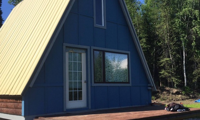 Salcha Cabin | Cozy Maggie’s Lake Cabin with Ocean View & Pet Friendly