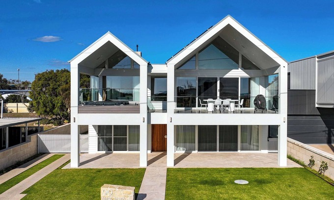 Waterhouse House | Magic Beach - Wifi, Beach Views
