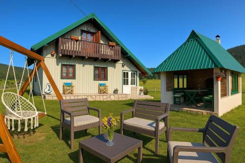 Zabljak House | Budget-Friendly Magic Corner with Breakfast & Family Amenities