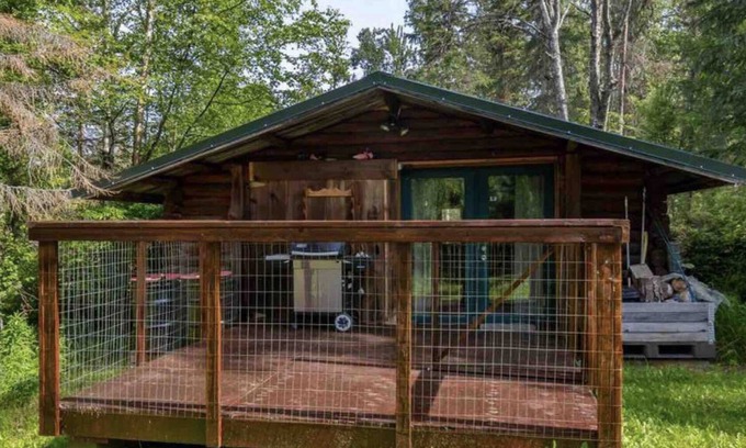 Kalifornsky Cabin | Perfect Getaway at Magic Dragon Lake Cabin with Kitchen